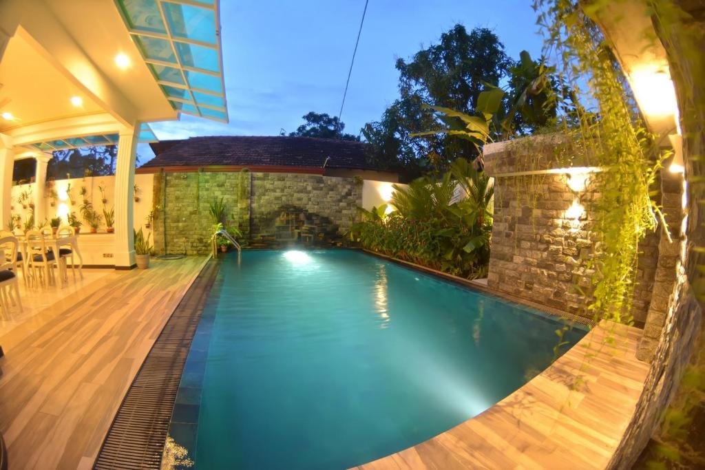 Bobby Travels Negombo